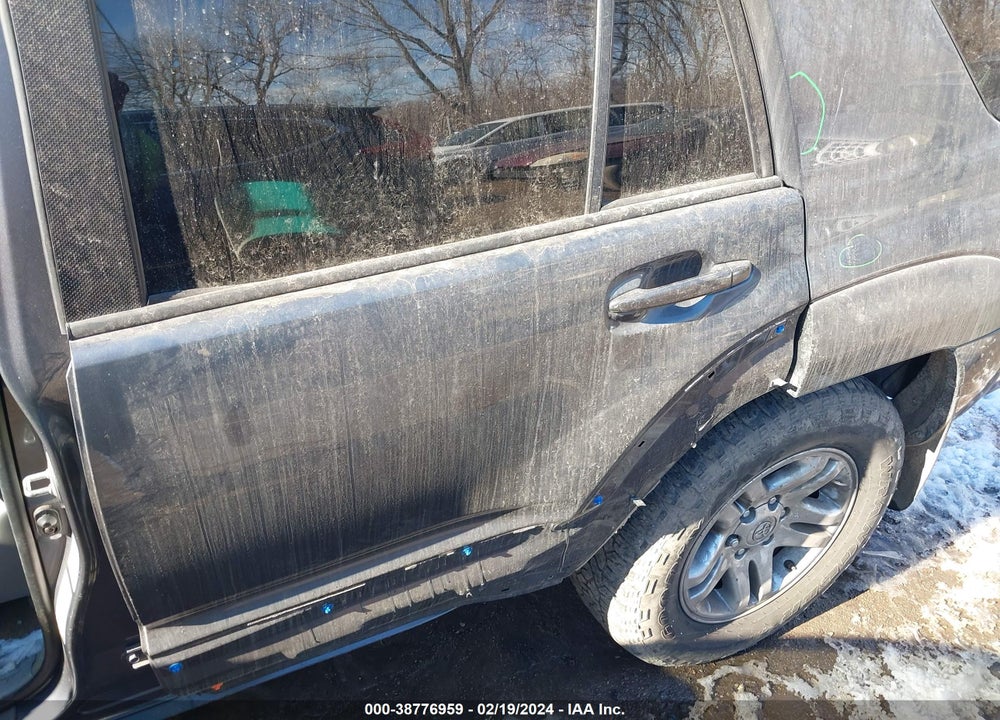 2004 TOYOTA 4RUNNER SR5 V6 VIN: JTEBU14R640038605