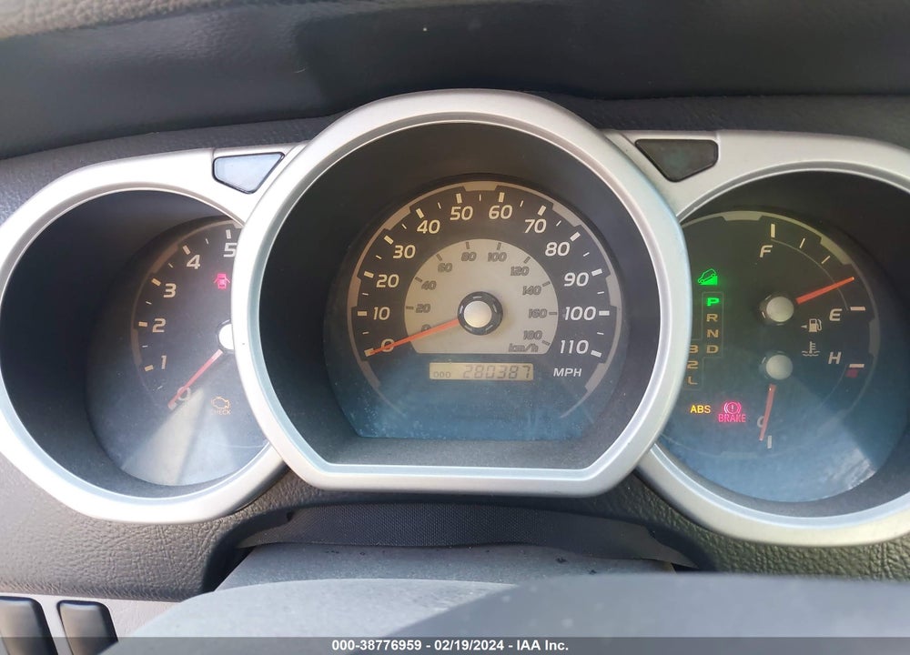 2004 TOYOTA 4RUNNER SR5 V6 VIN: JTEBU14R640038605