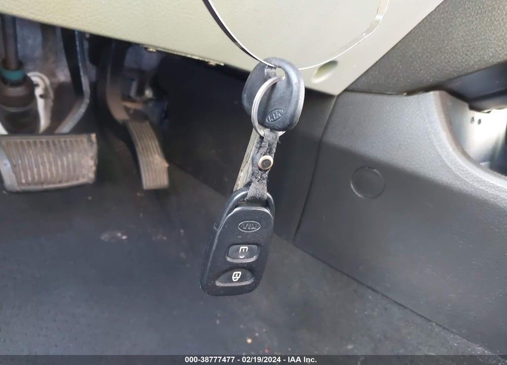 2012 KIA SORENTO LX VIN: 5XYKT3A64CG265457