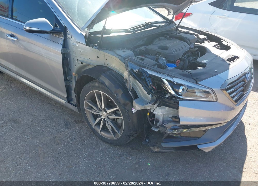 2015 HYUNDAI SONATA SPORT 2.0T VIN: 5NPE34AB2FH039589