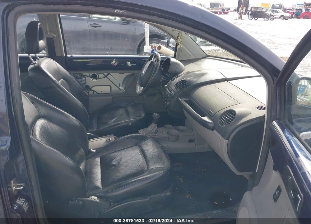 2000 VOLKSWAGEN NEW BEETLE GLX VIN: 3VWDD21C0YM428960
