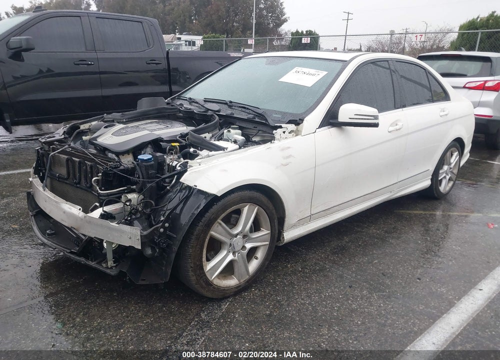 2011 MERCEDES-BENZ C 300 LUXURY/SPORT VIN: WDDGF5EB5BR177829