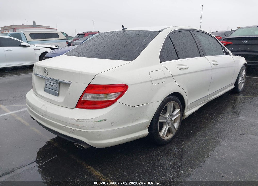 2011 MERCEDES-BENZ C 300 LUXURY/SPORT VIN: WDDGF5EB5BR177829