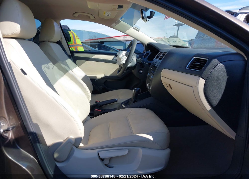 2012 VOLKSWAGEN JETTA 2.5L SE VIN: 3VWDP7AJ1CM462322