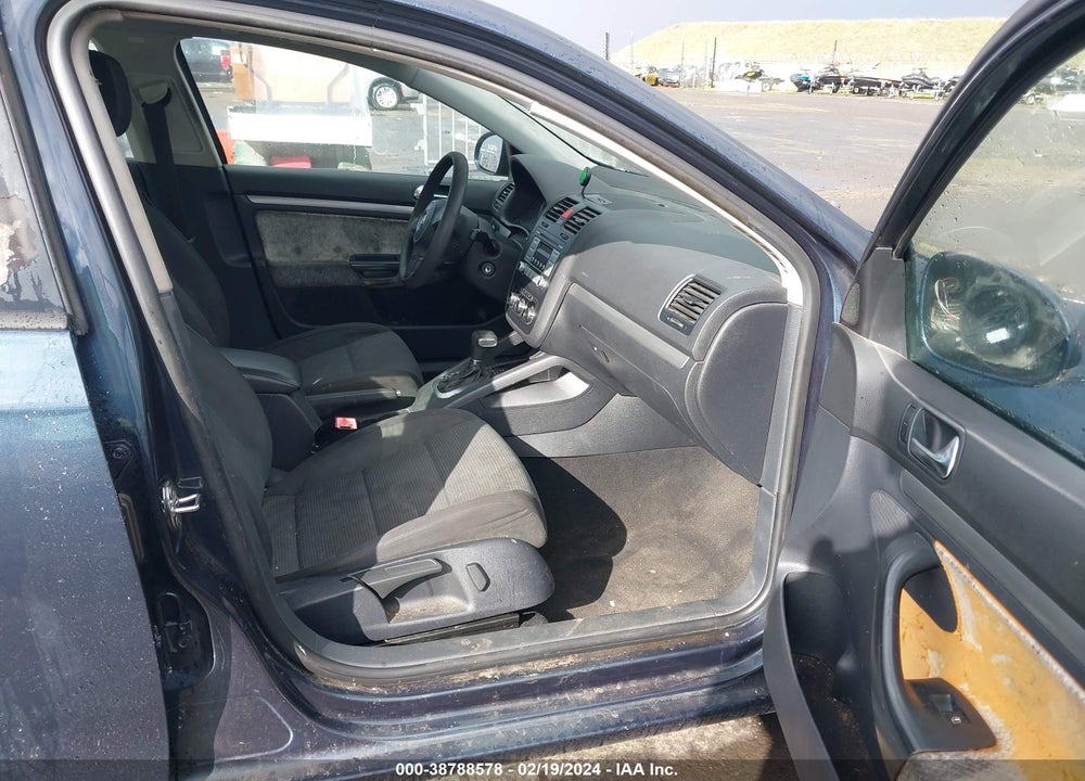 2010 VOLKSWAGEN JETTA VIN: 3VWJZ7AJ6AM042212