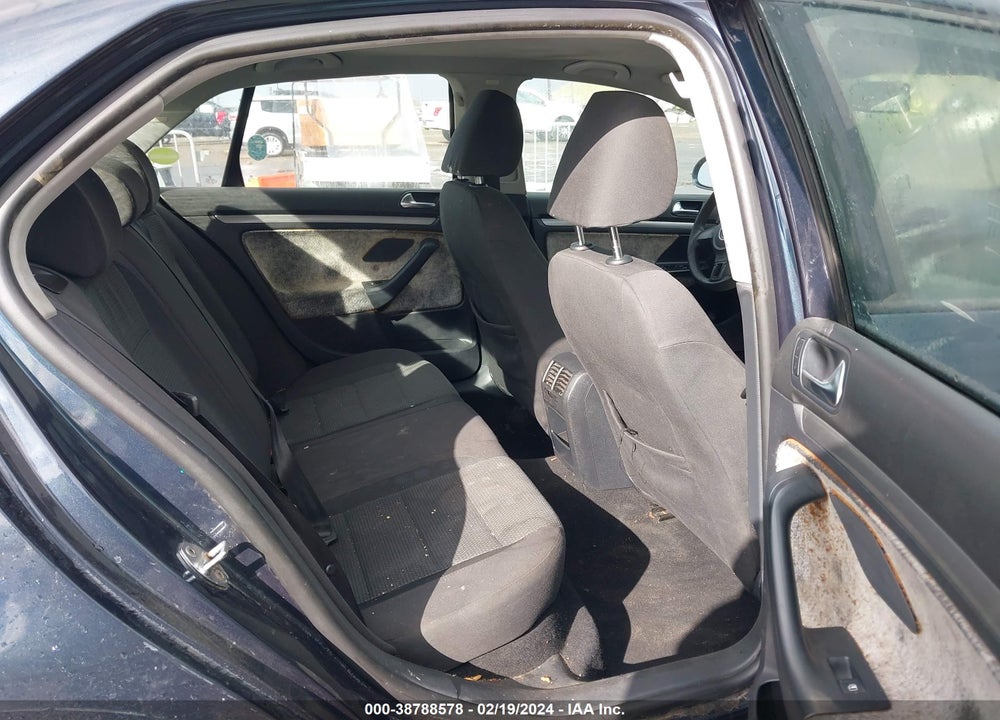 2010 VOLKSWAGEN JETTA VIN: 3VWJZ7AJ6AM042212