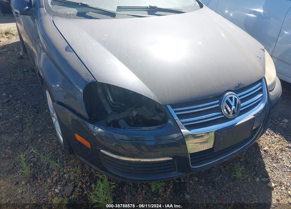 2010 VOLKSWAGEN JETTA VIN: 3VWJZ7AJ6AM042212