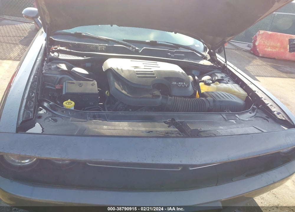 2018 DODGE CHALLENGER SXT PLUS VIN: 2C3CDZAG4JH258444