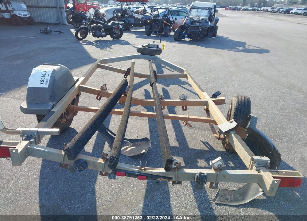 2005 TRAILER --- VIN: TJZ157R8J405