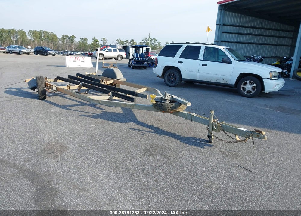 2005 TRAILER --- VIN: TJZ157R8J405
