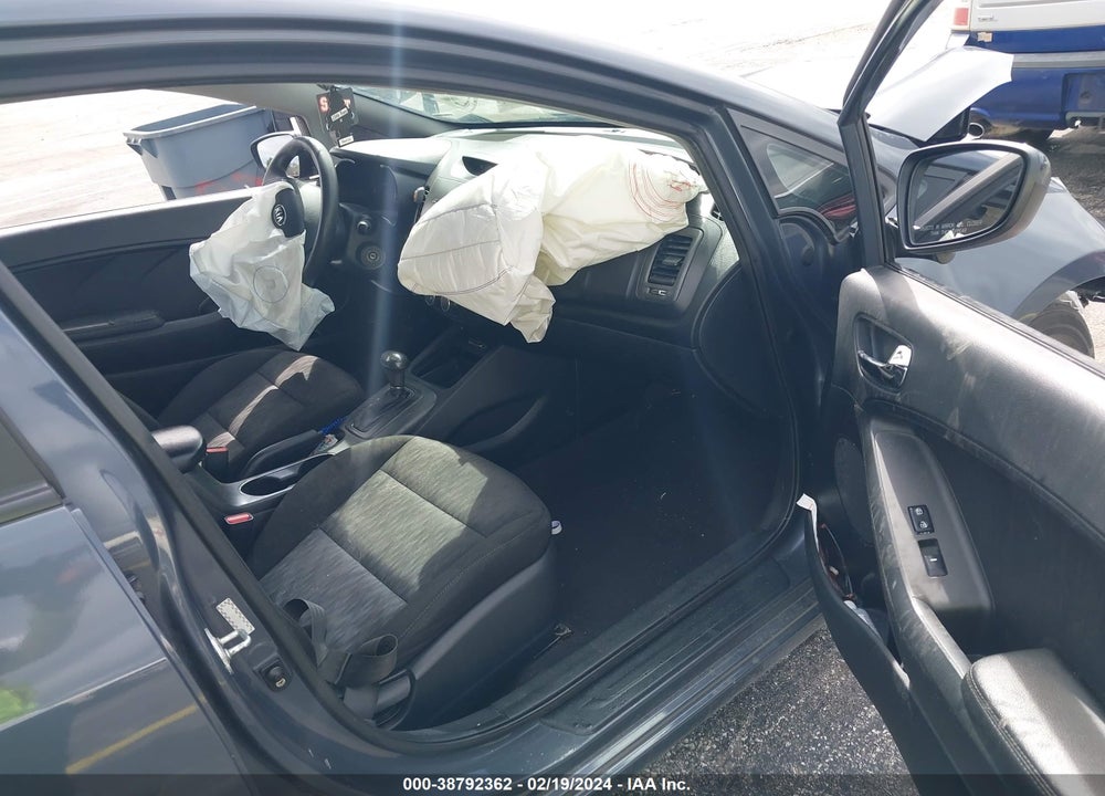 2016 KIA FORTE LX VIN: KNAFK4A61G5568802