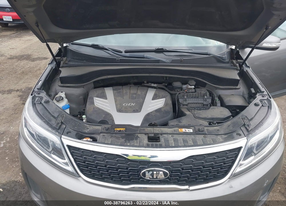 2015 KIA SORENTO LX V6 VIN: 5XYKT4A74FG548217