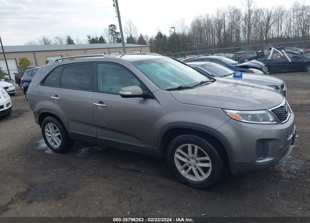2015 KIA SORENTO LX V6 VIN: 5XYKT4A74FG548217