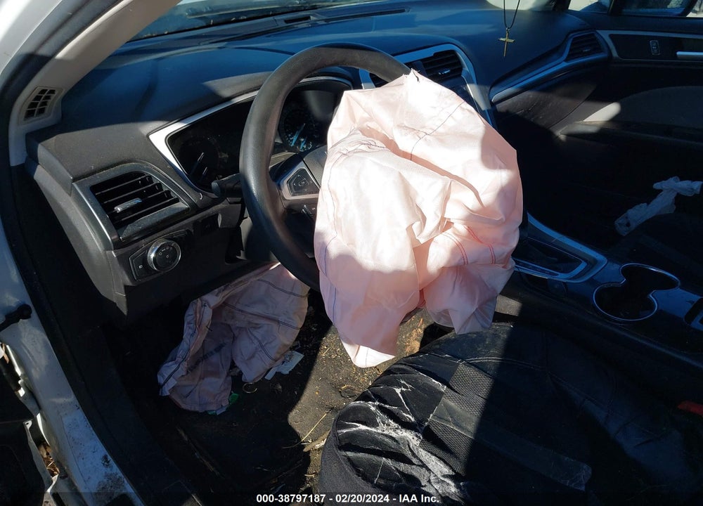 2016 FORD FUSION S VIN: 3FA6P0G72GR253183