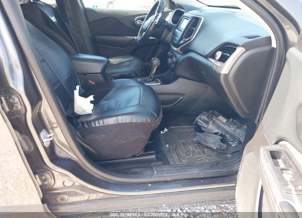 2015 JEEP CHEROKEE LATITUDE VIN: 1C4PJLCB3FW683893
