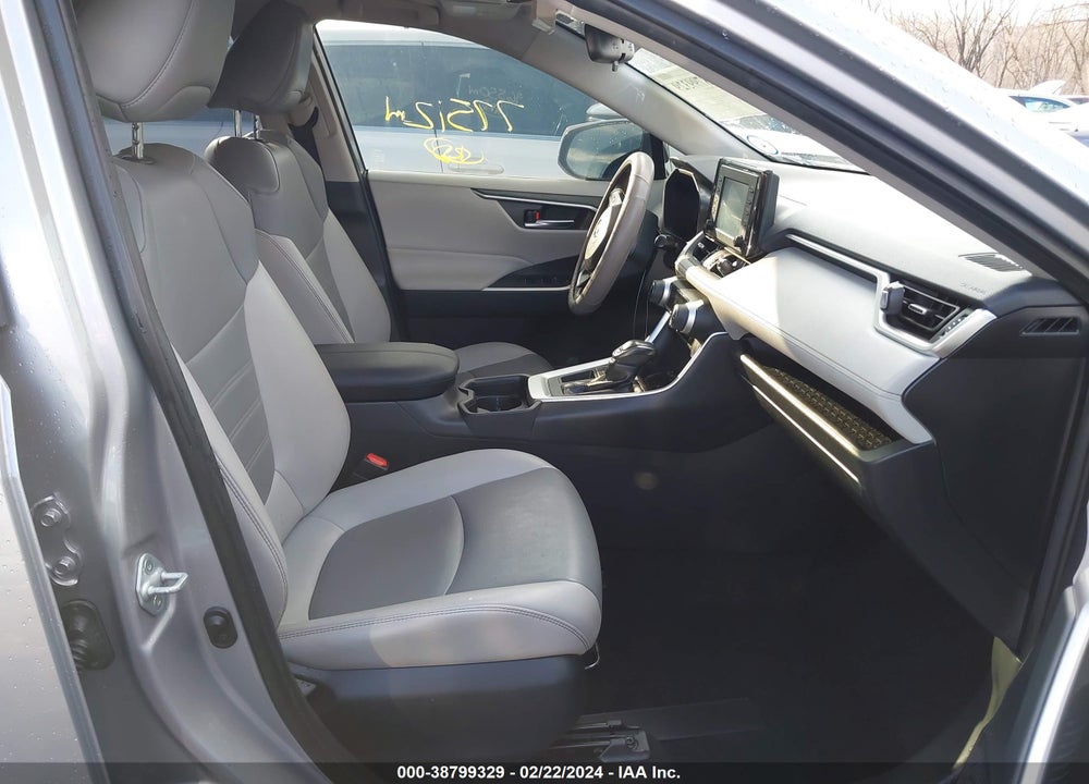 2019 TOYOTA RAV4 XLE PREMIUM VIN: JTMC1RFVXKD040597