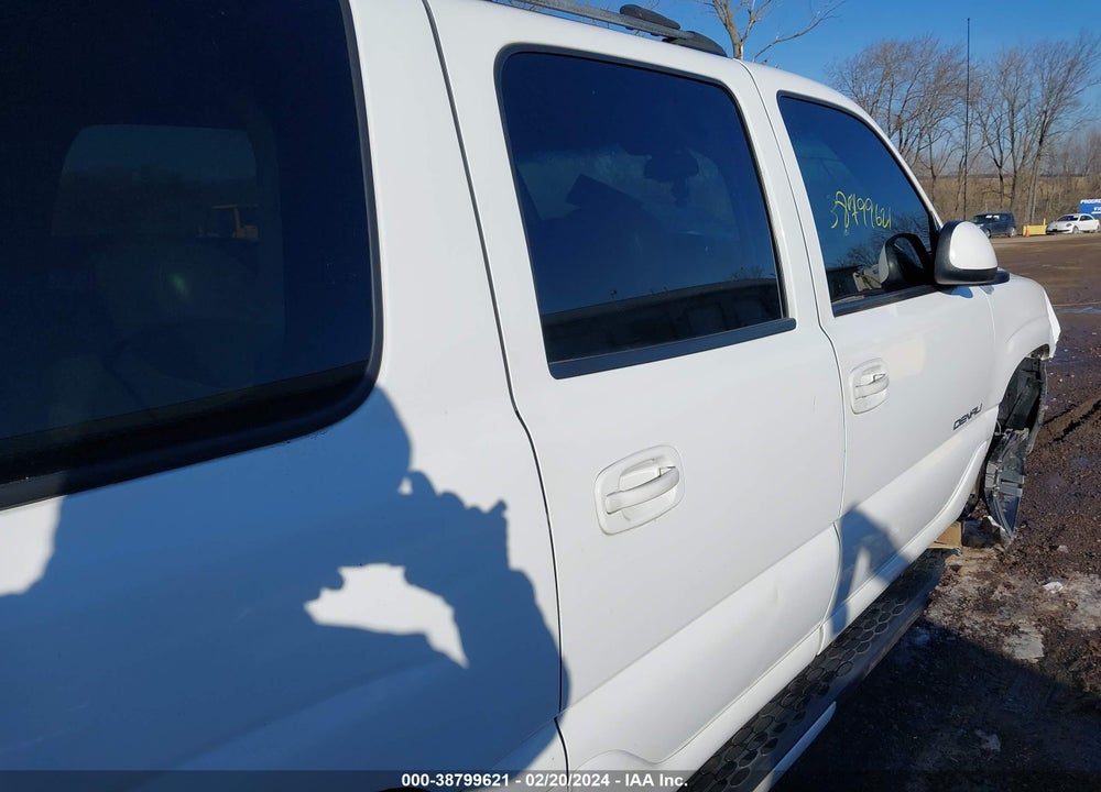 2005 GMC YUKON XL 1500 DENALI VIN: 1GKFK66U15J224515