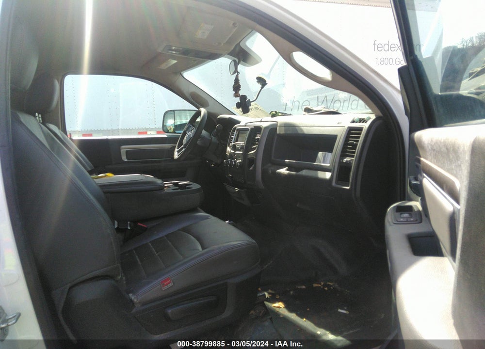 2018 RAM 5500 CHASSIS TRADESMAN/SLT VIN: 3C7WRNDL9JG317471