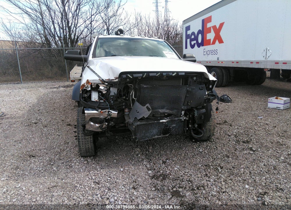 2018 RAM 5500 CHASSIS TRADESMAN/SLT VIN: 3C7WRNDL9JG317471