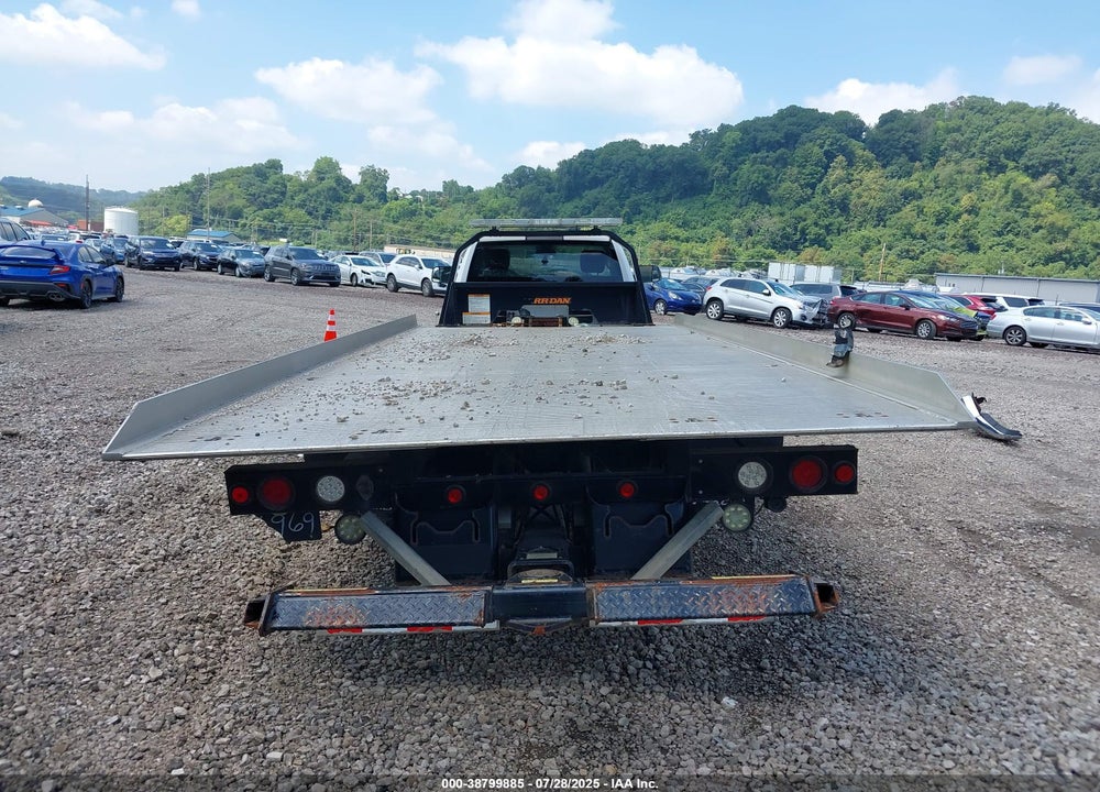 2018 RAM 5500 CHASSIS TRADESMAN/SLT VIN: 3C7WRNDL9JG317471