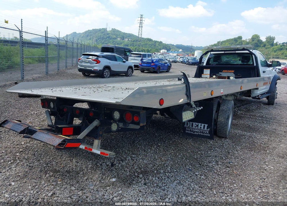 2018 RAM 5500 CHASSIS TRADESMAN/SLT VIN: 3C7WRNDL9JG317471