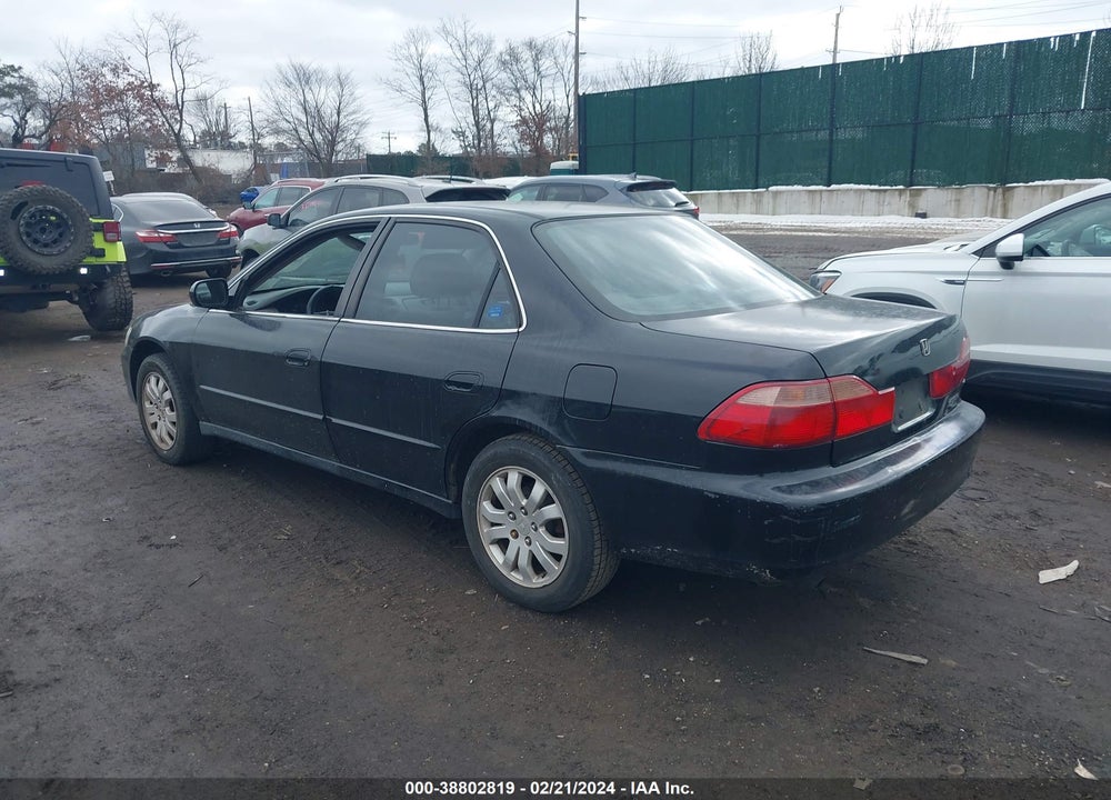 2000 HONDA ACCORD 3.0 LX VIN: 1HGCG1648YA061595