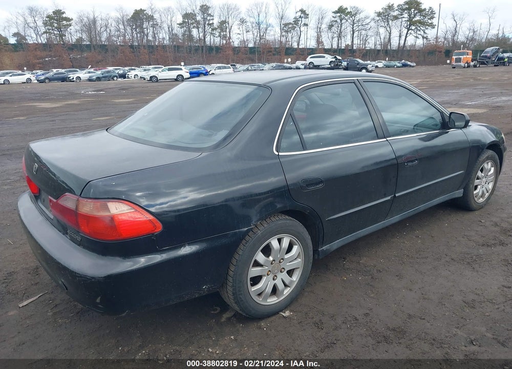 2000 HONDA ACCORD 3.0 LX VIN: 1HGCG1648YA061595