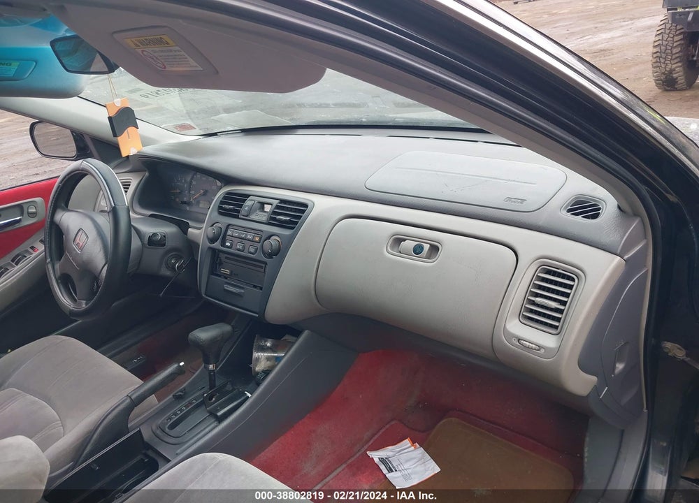2000 HONDA ACCORD 3.0 LX VIN: 1HGCG1648YA061595