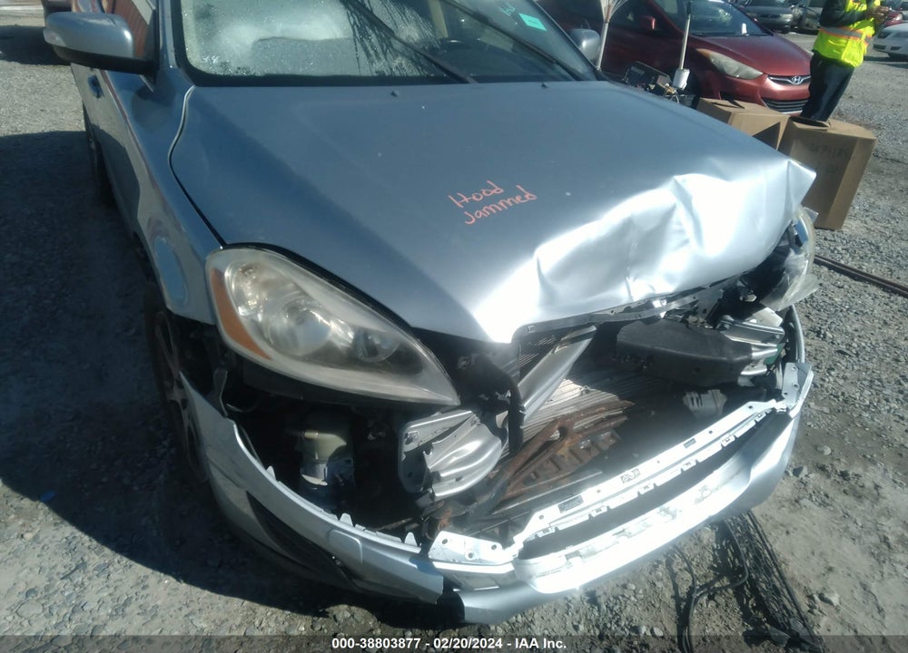 2013 VOLVO XC60 VIN: YV4902DZ9D2456887