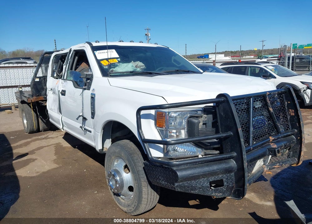 2022 FORD F-350 CHASSIS XL VIN: 1FD8W3HT8NEE18104