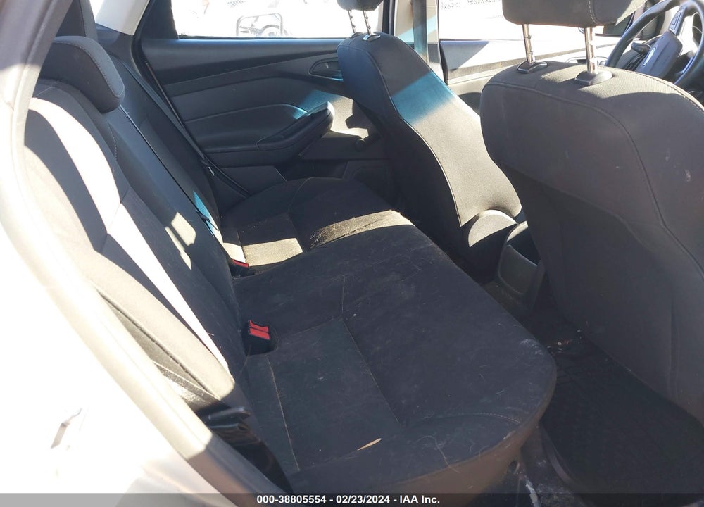 2016 FORD FOCUS S VIN: 1FADP3E21GL212574