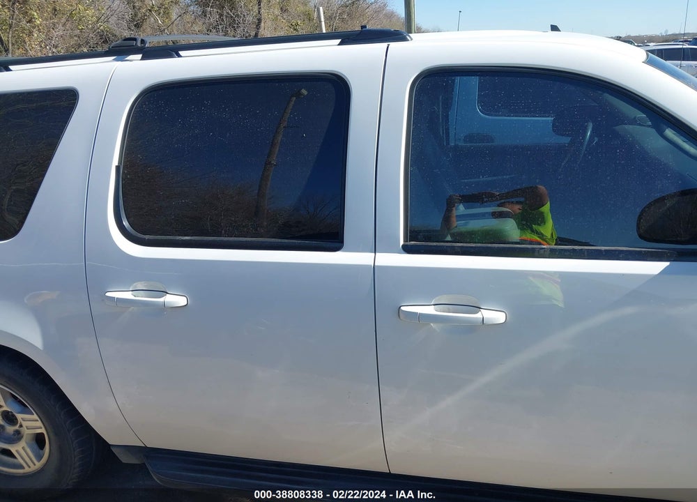 2014 CHEVROLET SUBURBAN 1500 LT VIN: 1GNSCJE04ER212957