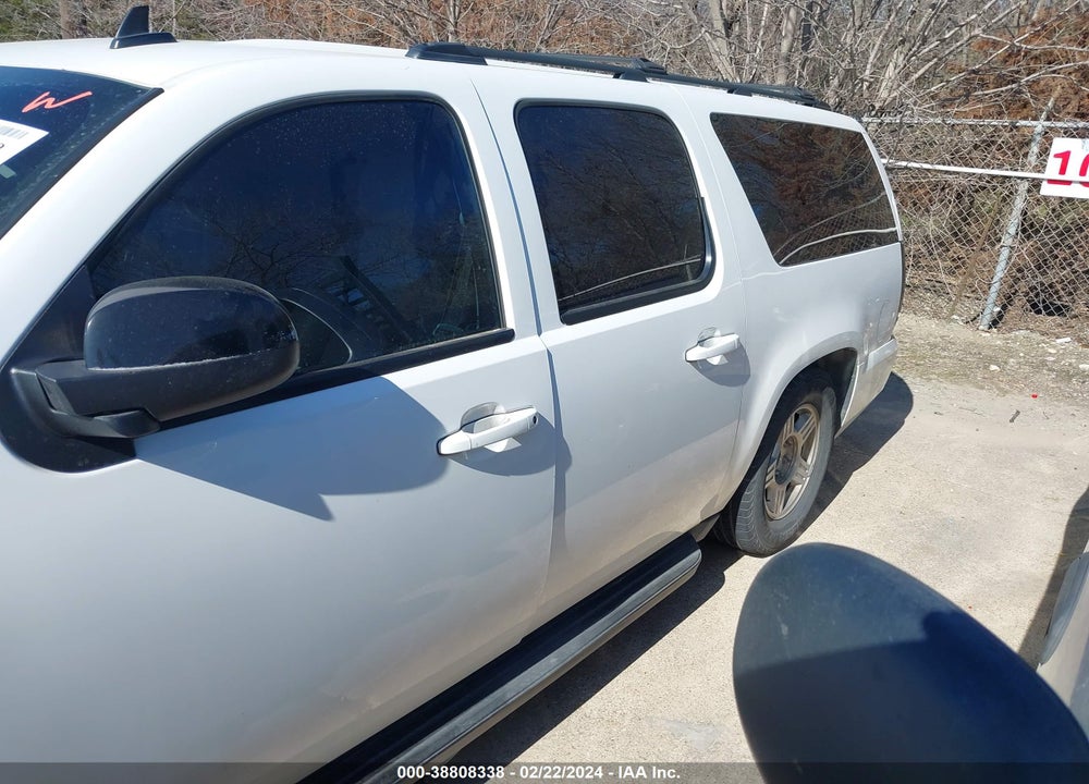 2014 CHEVROLET SUBURBAN 1500 LT VIN: 1GNSCJE04ER212957