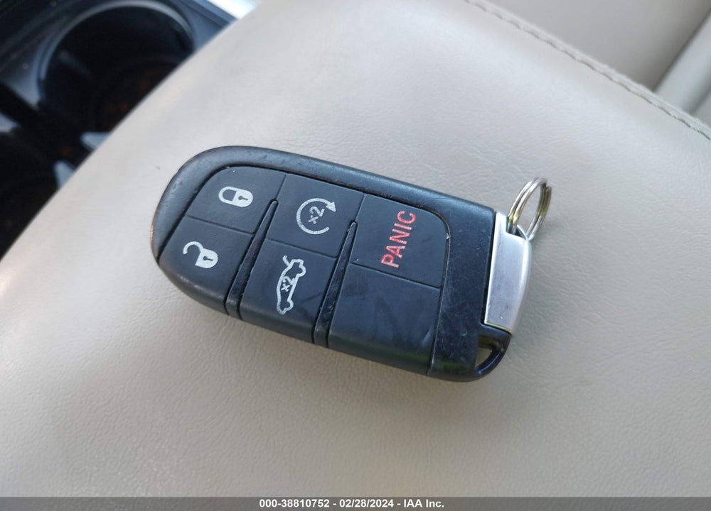 2014 CHRYSLER 300 VIN: 2C3CCAAG5EH166477