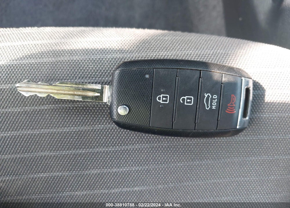 2018 KIA FORTE LX VIN: 3KPFK4A77JE238184