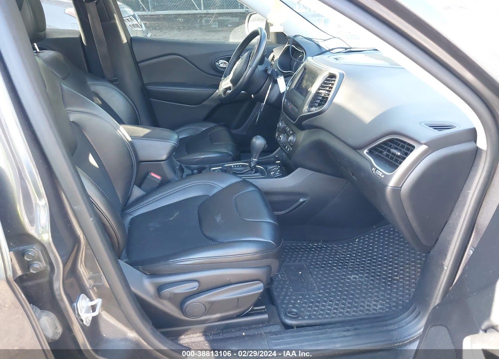 2019 JEEP CHEROKEE LATITUDE PLUS FWD VIN: 1C4PJLLB7KD485405