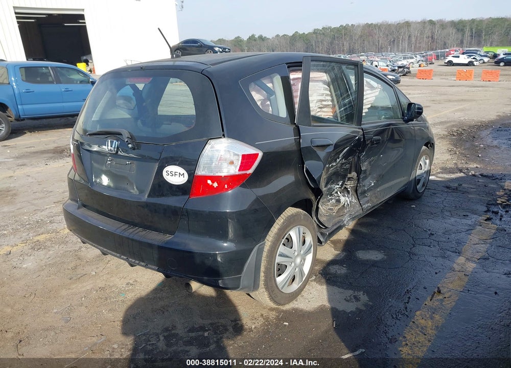 2013 HONDA FIT VIN: JHMGE8H3XDC047195