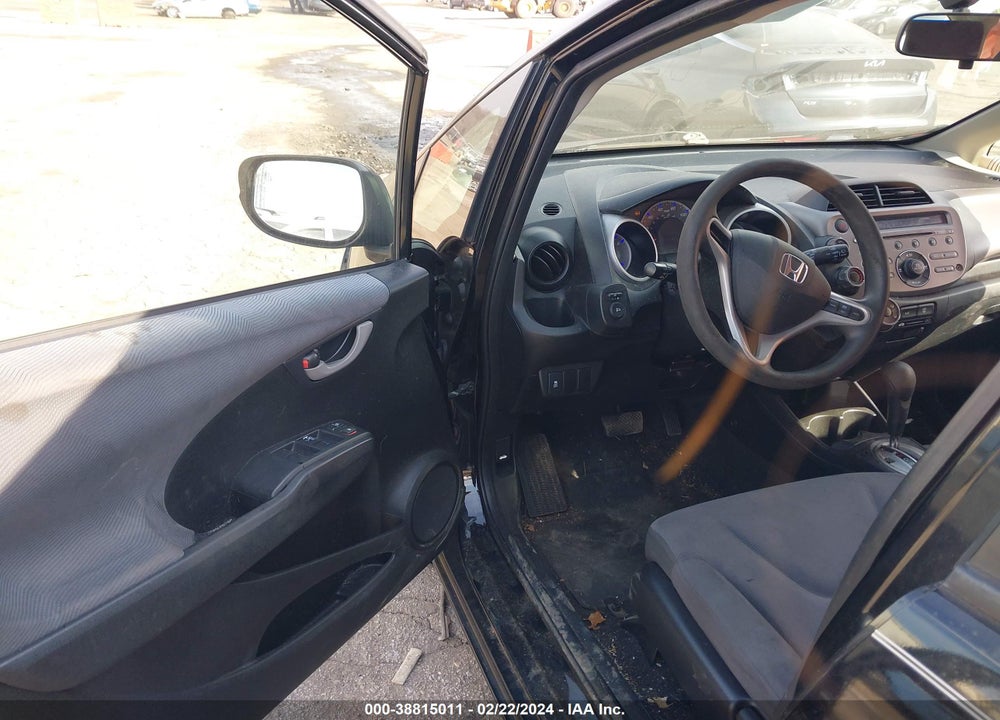 2013 HONDA FIT VIN: JHMGE8H3XDC047195
