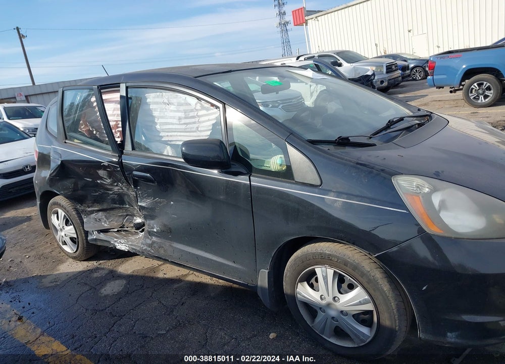 2013 HONDA FIT VIN: JHMGE8H3XDC047195