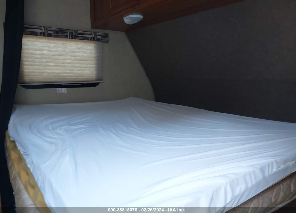 2015 STARCRAFT TRAVEL TRAILER VIN: 1SABS0AK7F28CG104
