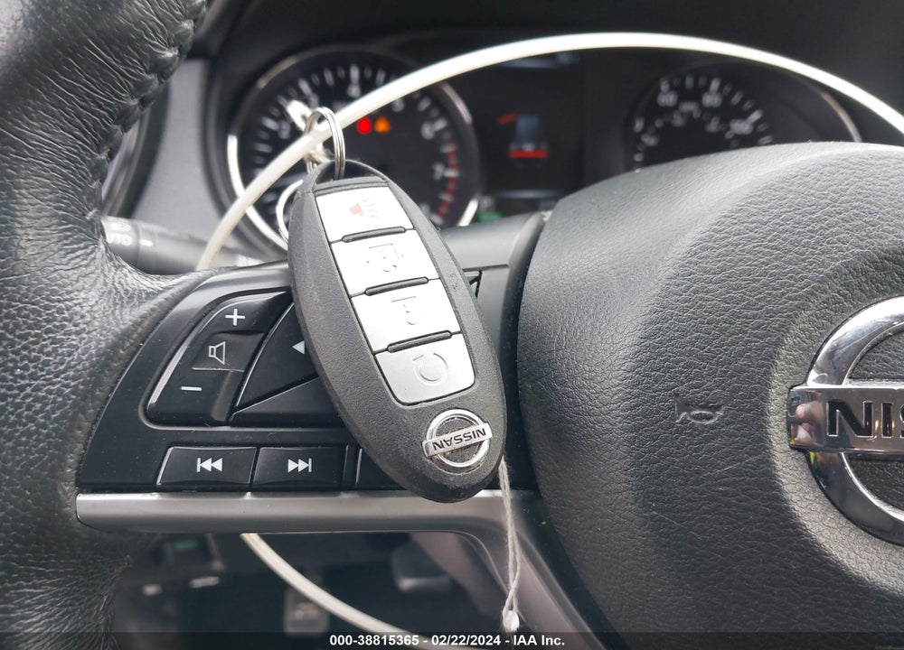 2017 NISSAN ROGUE SV VIN: KNMAT2MT5HP561728
