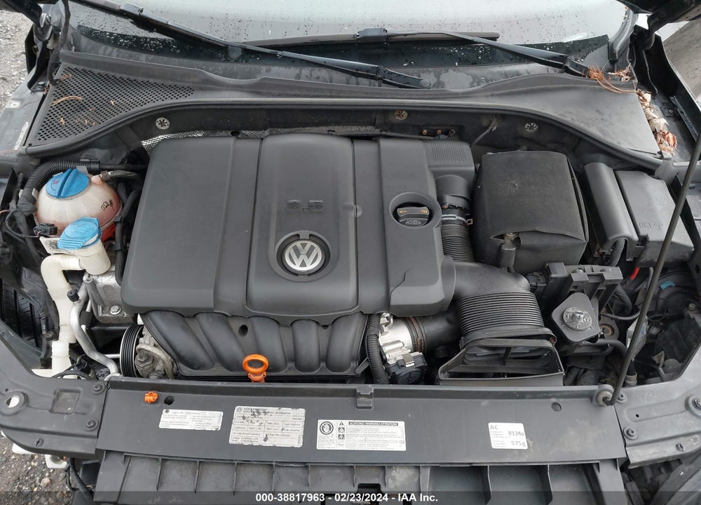 2012 VOLKSWAGEN PASSAT 2.5L SE VIN: 1VWBP7A30CC022215