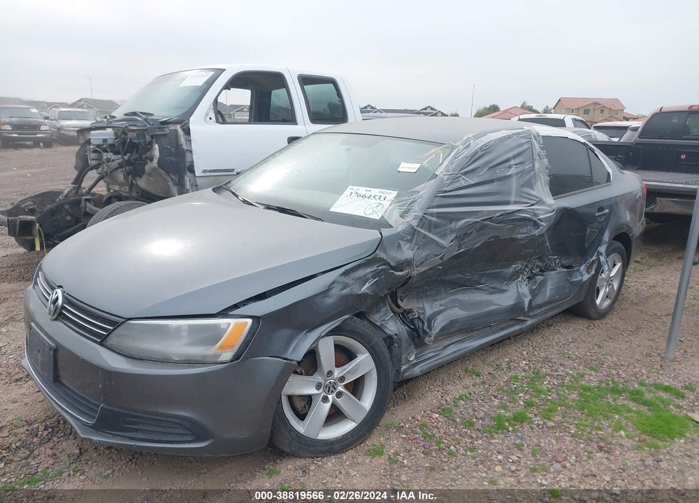 2013 VOLKSWAGEN JETTA VIN: 3VW2W2AJXDM293402