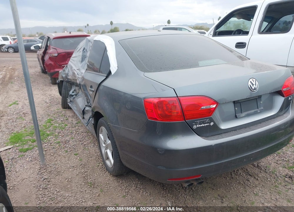 2013 VOLKSWAGEN JETTA VIN: 3VW2W2AJXDM293402