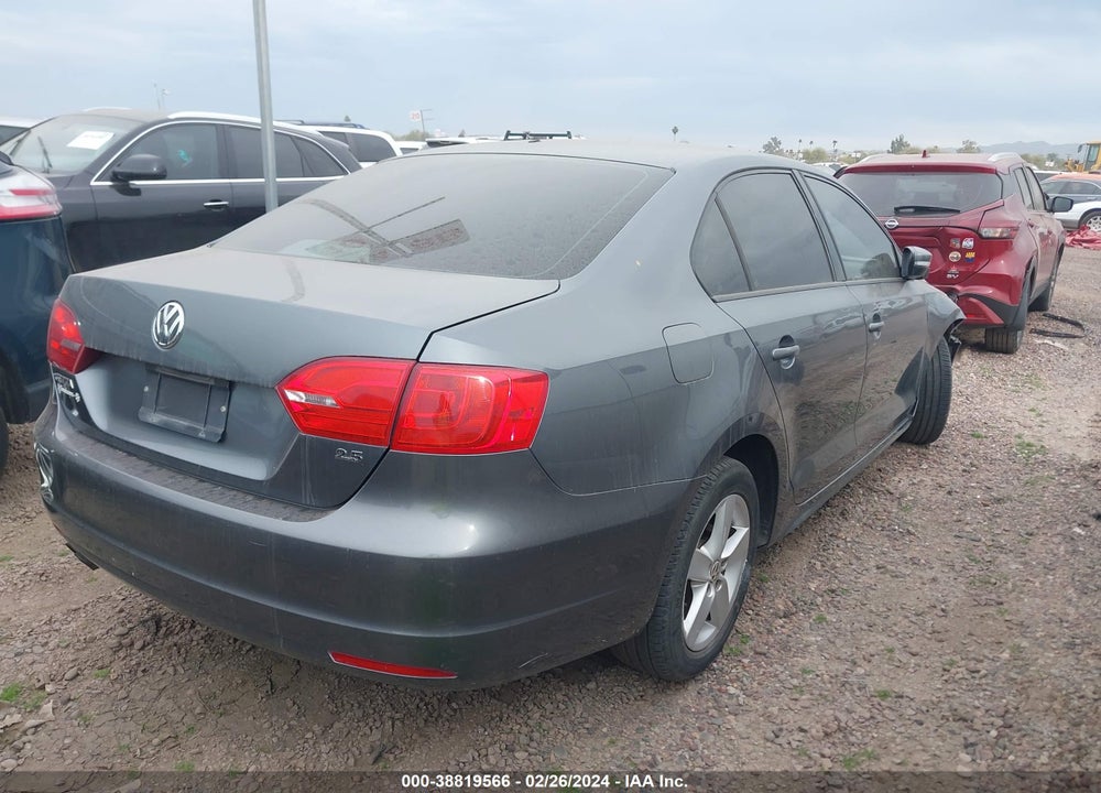 2013 VOLKSWAGEN JETTA VIN: 3VW2W2AJXDM293402