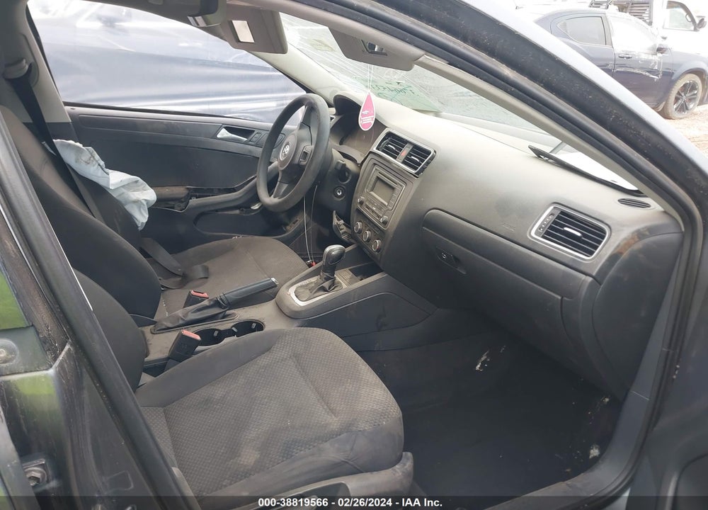 2013 VOLKSWAGEN JETTA VIN: 3VW2W2AJXDM293402