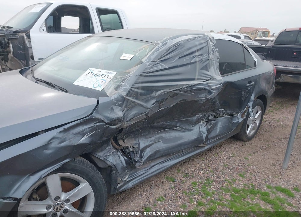 2013 VOLKSWAGEN JETTA VIN: 3VW2W2AJXDM293402