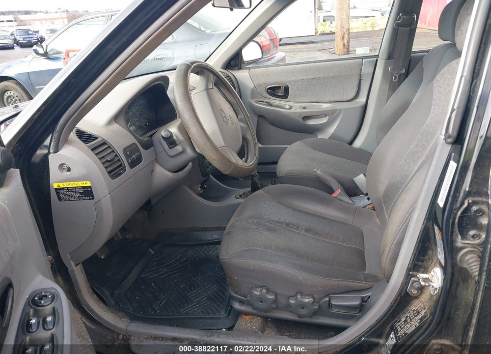 2005 HYUNDAI ACCENT GLS VIN: KMHCG45CX5U583188