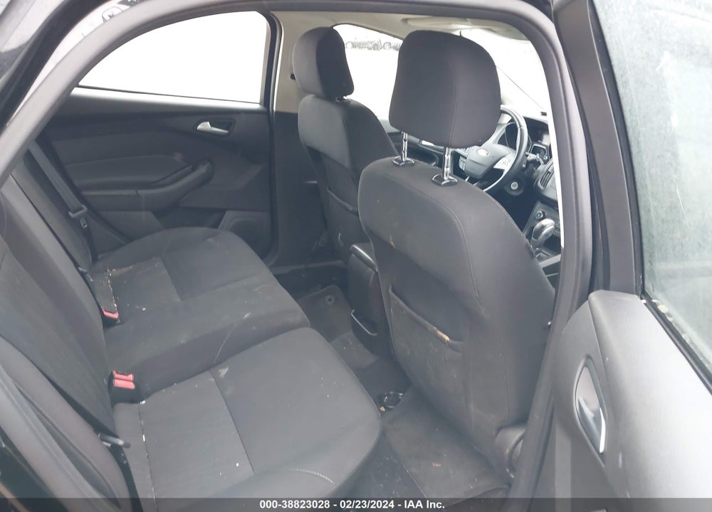 2015 FORD FOCUS SE VIN: 1FADP3K2XFL338418