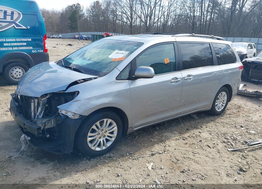 2014 TOYOTA SIENNA XLE V6 8 PASSENGER VIN: 5TDYK3DC8ES514489